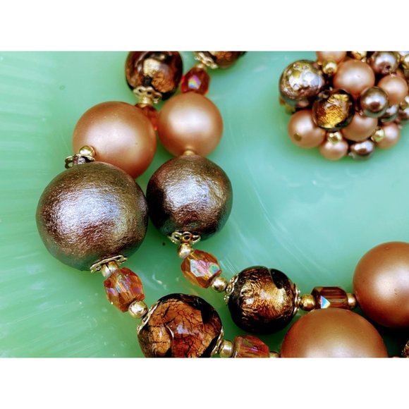 Vintage 1950s 2 Strand Beaded Necklace cluster clip earrings Set - Picture 15 of 16